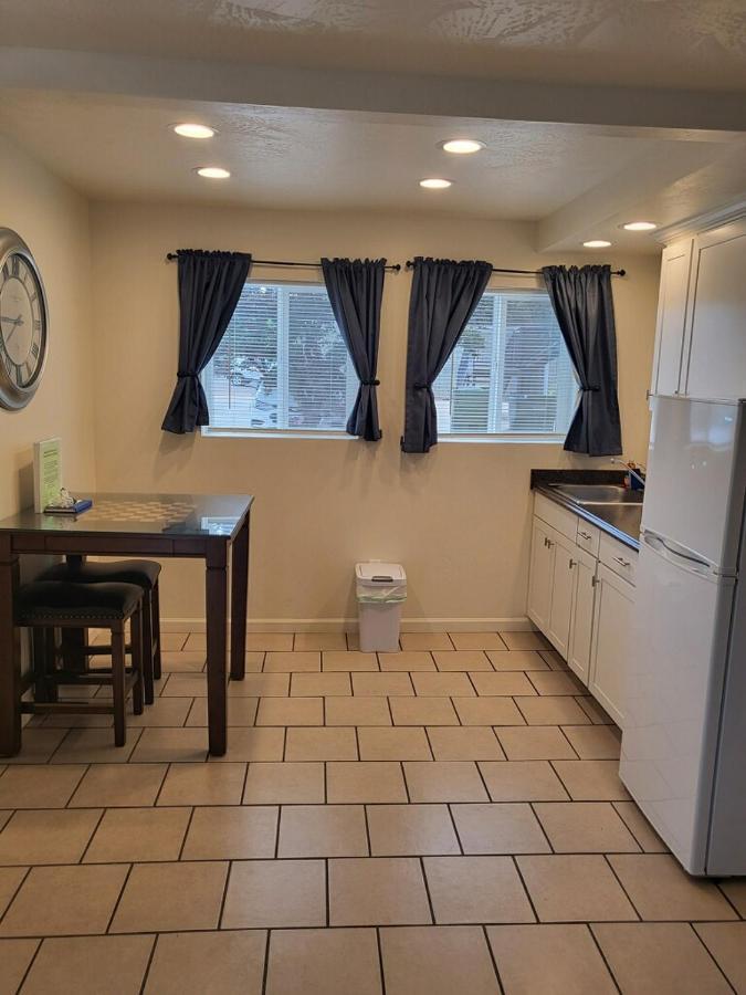 Apartamento Tail Wind Life Llc Page Exterior foto